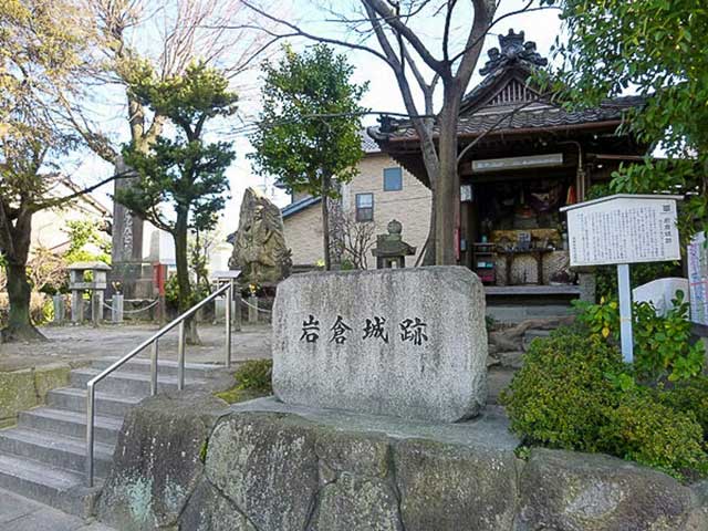 Iwakura-Castle.jpg