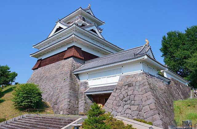 Kaminoyama-Castle.jpg