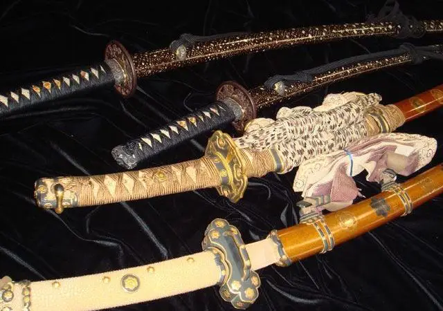 Katana_vs_Tachi.webp